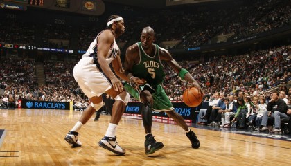 华体会app-阿莫林也无奈！曼联翼卫急需补强，管理层冬窗策略引争议