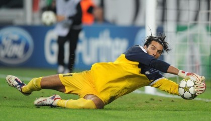 华体会下载：德甲巅峰对决，拜仁客场2比2憾平，开季八连胜纪录告终