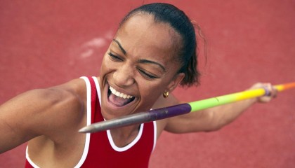 华体会平台：海外联赛裁判长时间审视录像后判定Ricci违体犯规引发广泛质疑