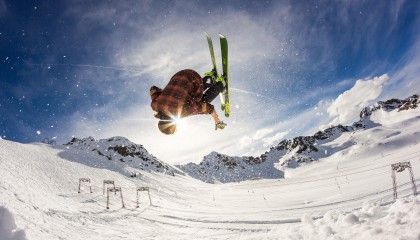 华体会入口：塞蒂恩携梦执教国安，进攻哲学下的防守根基