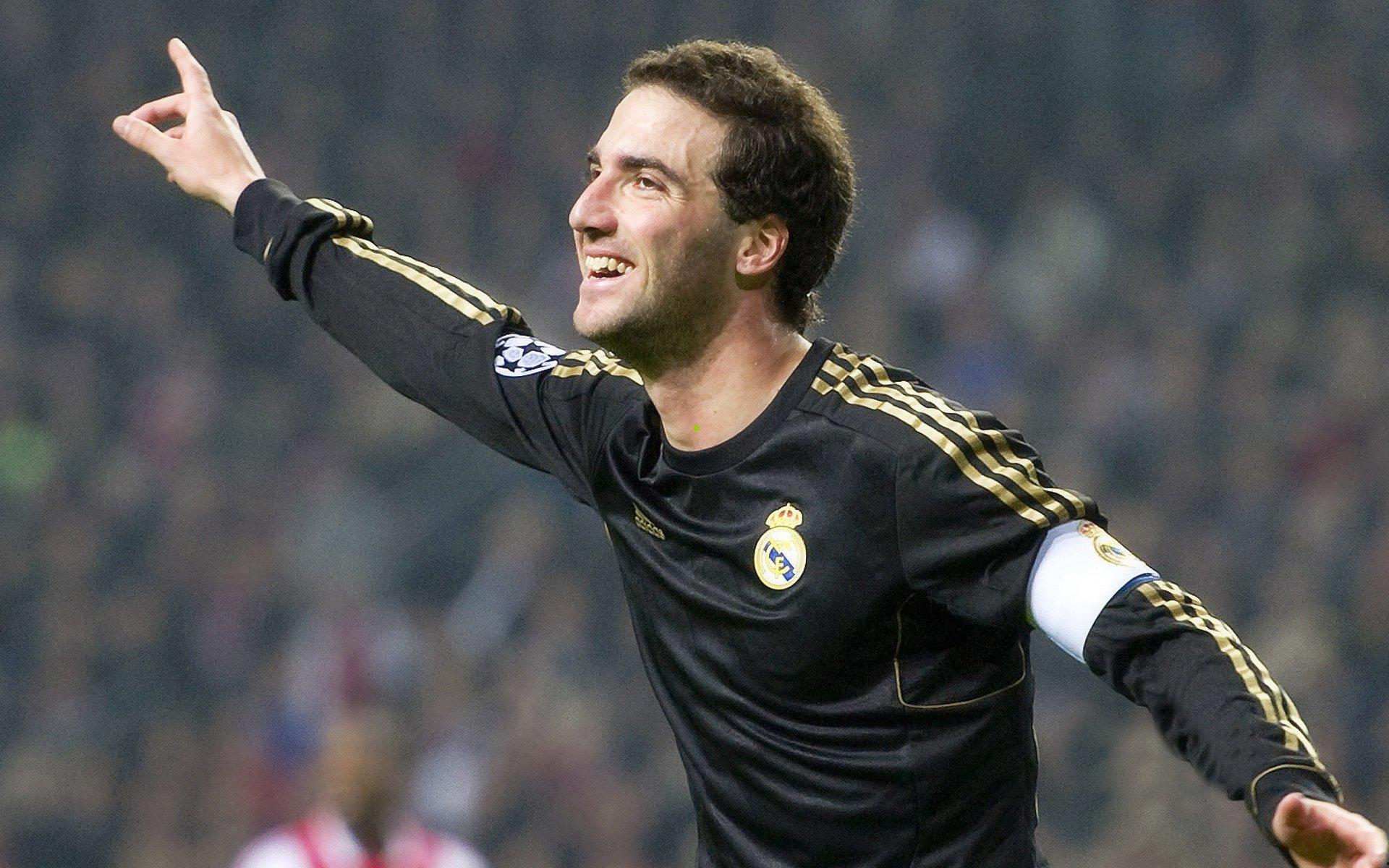 葡萄牙记者金球奖投票引热议,登贝莱居首,维蒂尼亚与亚马尔跻身前三